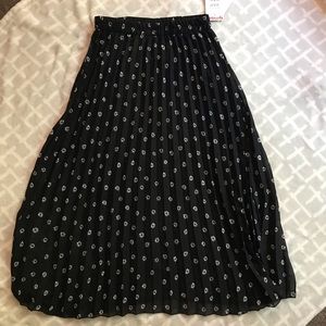 Black daisy floral mid Skirt S